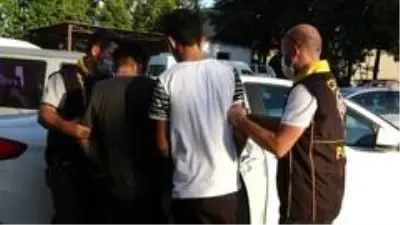 Akrobat hırsızlar önce kameraya sonra polise yakalandı Akrobat hırsızlar önce kameraya sonra polise yakalandı
