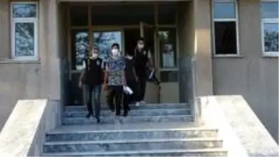 Akrobat hırsızlar önce kameraya sonra polise yakalandı Akrobat hırsızlar önce kameraya sonra polise yakalandı