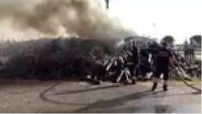 Araçtan atılan izmaritin yangına neden olduğu iddiası Araçtan atılan izmaritin yangına neden olduğu iddiası