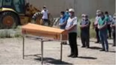 Son dakika haberleri: Arazi anlaşmazlığı yüzünden öldürülen çiftin cenazeleri toprağa verildi Son dakika haberleri: Arazi anlaşmazlığı yüzünden öldürülen çiftin cenazeleri toprağa verildi