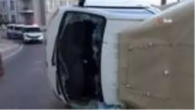 Aşırı alkollü sürücü önce refüje çarptı, ardından yola devrildi Aşırı alkollü sürücü önce refüje çarptı, ardından yola devrildi