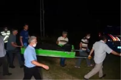 Beton mikserinin altında can verdi Beton mikserinin altında can verdi