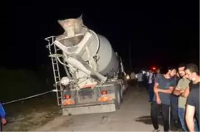 Beton mikserinin altında can verdi Beton mikserinin altında can verdi