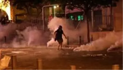 Beyrut'ta patlama: Hükümeti ihmalle suçlayan protestocular polisle çatıştı Beyrut'ta patlama: Hükümeti ihmalle suçlayan protestocular polisle çatıştı
