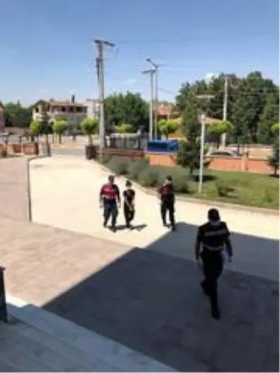 Çadırlara yapılan hırsızlık operasyonunda küçük servet ele geçirildi Çadırlara yapılan hırsızlık operasyonunda küçük servet ele geçirildi