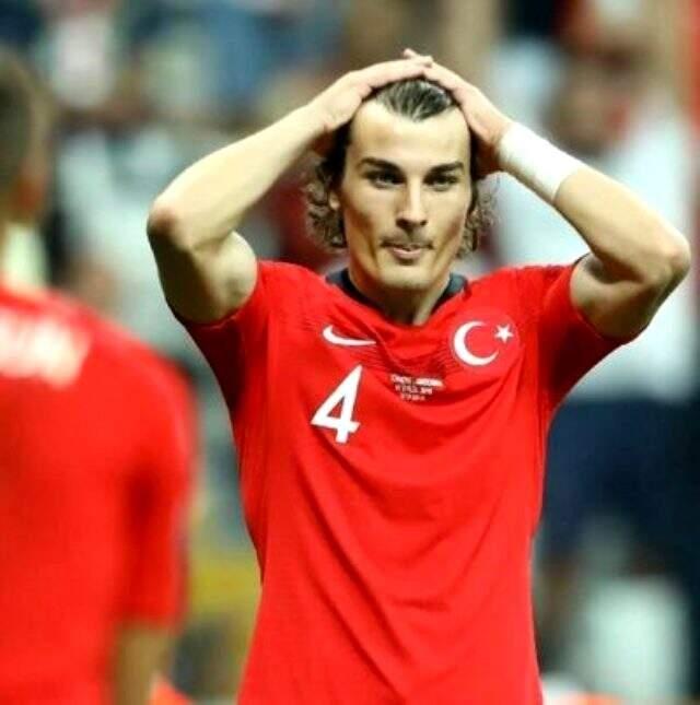 Çağlar Söyüncü hangi takımlarda oynadı? Çağlar Söyüncü kimdir? Çağlar Söyüncü Barcelona'ya mı transfer oluyor? Çağlar Söyüncü hangi takımlarda oynadı? Çağlar Söyüncü kimdir? Çağlar Söyüncü Barcelona'ya mı transfer oluyor?