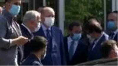 Cumhurbaşkanı Erdoğan, Çatladıkapı Sosyal Tesisleri'nden vatandaşları selamladı Cumhurbaşkanı Erdoğan, Çatladıkapı Sosyal Tesisleri'nden vatandaşları selamladı