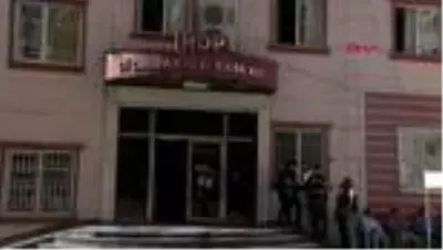 DİYARBAKIR HDP önündeki eylemde 340'ıncı gün, aile sayısı 142 oldu DİYARBAKIR HDP önündeki eylemde 340'ıncı gün, aile sayısı 142 oldu
