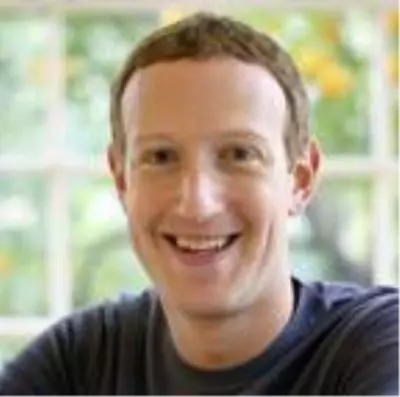 Facebook patronu Zuckerberg 'senti bilyoner' kulübüne girdi Facebook patronu Zuckerberg 'senti bilyoner' kulübüne girdi