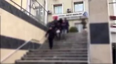 Fatih'te Afganlar, kendi yurttaşlarını silah zoruyla bağlayıp gasp etti Fatih'te Afganlar, kendi yurttaşlarını silah zoruyla bağlayıp gasp etti
