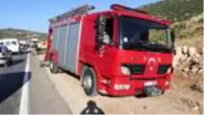 GAZİANTEP Otomobiller kafa kafaya çarpıştı: 4'ü çocuk 11 yaralı GAZİANTEP Otomobiller kafa kafaya çarpıştı: 4'ü çocuk 11 yaralı