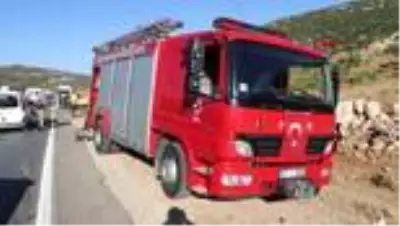 GAZİANTEP Otomobiller kafa kafaya çarpıştı: 4'ü çocuk 11 yaralı GAZİANTEP Otomobiller kafa kafaya çarpıştı: 4'ü çocuk 11 yaralı