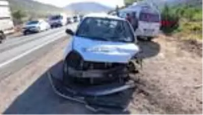GAZİANTEP Otomobiller kafa kafaya çarpıştı: 4'ü çocuk 11 yaralı GAZİANTEP Otomobiller kafa kafaya çarpıştı: 4'ü çocuk 11 yaralı