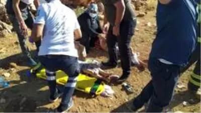 Gaziantep'te 2 otomobil kafa kafa çarpıştı: 11 yaralı Gaziantep'te 2 otomobil kafa kafa çarpıştı: 11 yaralı