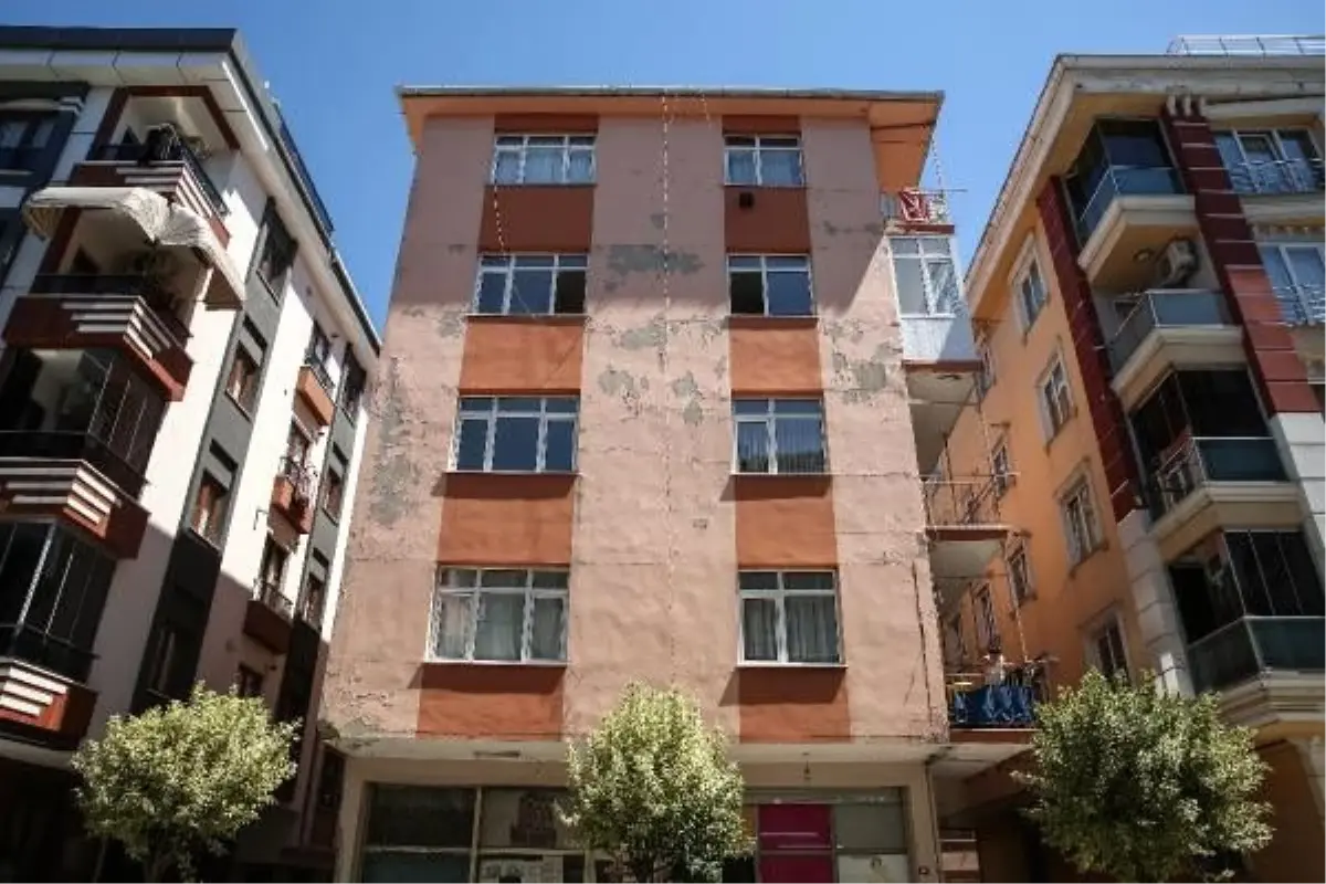 Güngören�de korku apartmanı; Adeta ortadan ayrılacak gibi&hellip; Haber