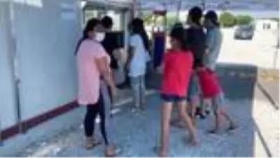 Gurbetçilere 'sınır kapısında beklememek için konoravirüs testini memleketinizde yaptırın' tavsiyesi Gurbetçilere 'sınır kapısında beklememek için konoravirüs testini memleketinizde yaptırın' tavsiyesi