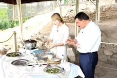 Gürkan, Arslantepe'nin önemini anlattı Gürkan, Arslantepe'nin önemini anlattı
