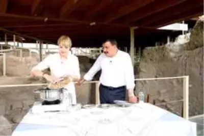 Gürkan, Arslantepe'nin önemini anlattı Gürkan, Arslantepe'nin önemini anlattı