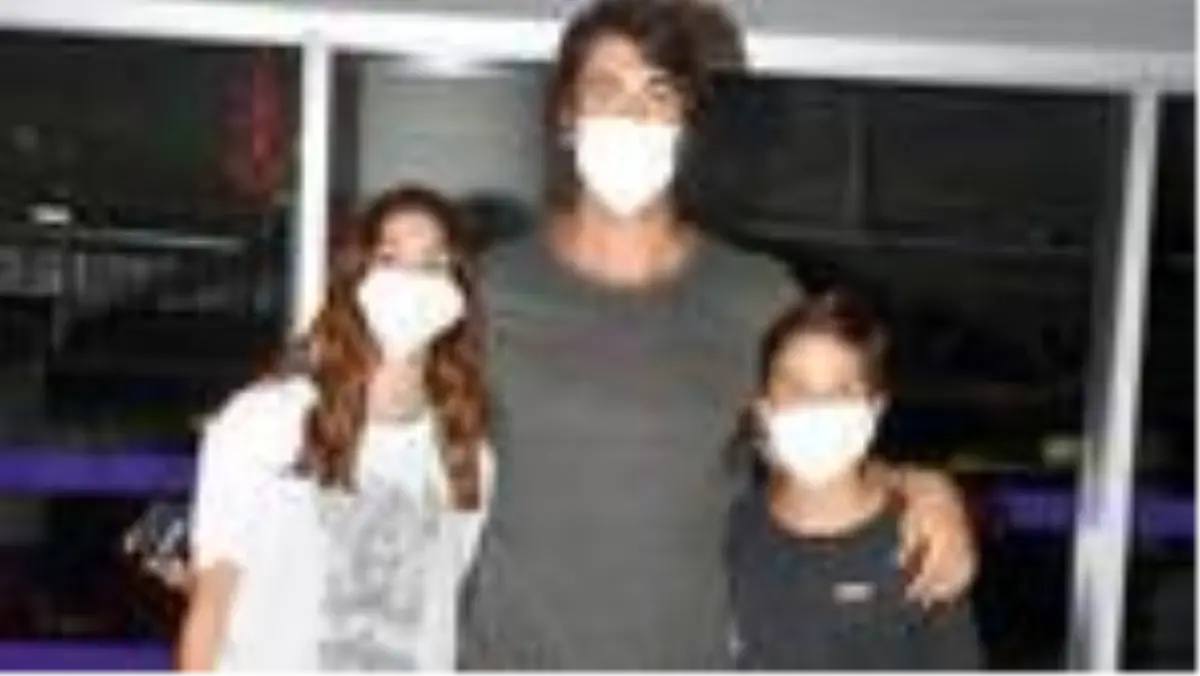 İbrahim Kutluay, çocukları İrem ve Ömer'le İstinye Park'ta