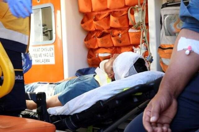 İki otomobil kafa kafaya çarpıştı, araçlar hurdaya döndü! 4'ü çocuk 11 kişi yaralandı İki otomobil kafa kafaya çarpıştı, araçlar hurdaya döndü! 4'ü çocuk 11 kişi yaralandı