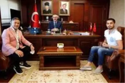 İzzet Yıldızhan'dan İzmir valisine hayırlı olsun ziyareti İzzet Yıldızhan'dan İzmir valisine hayırlı olsun ziyareti