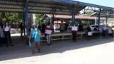 Son dakika haberi: Kapatılan pazar yerinin başka yere taşınmasına tepki Son dakika haberi: Kapatılan pazar yerinin başka yere taşınmasına tepki