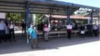 Son dakika haberi: Kapatılan pazar yerinin başka yere taşınmasına tepki Son dakika haberi: Kapatılan pazar yerinin başka yere taşınmasına tepki