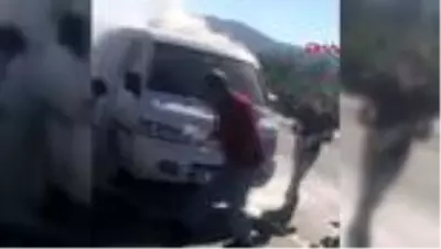Son dakika... KARABÜK Minibüste çıkan yangın, çevredekiler tarafından söndürüldü Son dakika... KARABÜK Minibüste çıkan yangın, çevredekiler tarafından söndürüldü