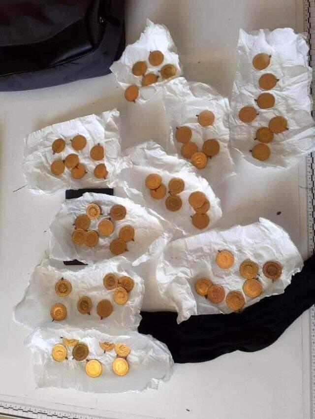 Kayboldu zannettiği 60 altın, çantasının astarından çıktı Kayboldu zannettiği 60 altın, çantasının astarından çıktı