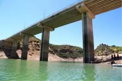 Kodu düşen baraj gölünde 'Gülistan' seferberliği Kodu düşen baraj gölünde 'Gülistan' seferberliği