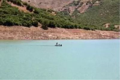 Kodu düşen baraj gölünde 'Gülistan' seferberliği Kodu düşen baraj gölünde 'Gülistan' seferberliği