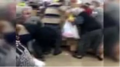 Koronayı dinlemediler...30 kuruşluk kavanoz kapağı için birbirlerine böyle girdiler Koronayı dinlemediler...30 kuruşluk kavanoz kapağı için birbirlerine böyle girdiler