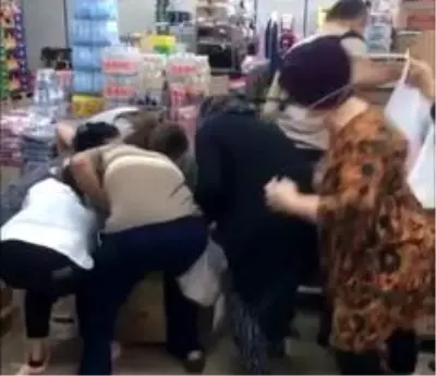 Korona falan dinlemediler, 30 kuruşluk kavanoz kapağı için birbirlerine girdiler Korona falan dinlemediler, 30 kuruşluk kavanoz kapağı için birbirlerine girdiler