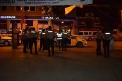 Malatya'da araç içerisinde silahla vurulan 1 kişi yaralandı Malatya'da araç içerisinde silahla vurulan 1 kişi yaralandı