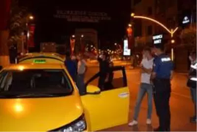 Malatya'da araç içerisinde silahla vurulan 1 kişi yaralandı Malatya'da araç içerisinde silahla vurulan 1 kişi yaralandı