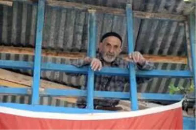 Nusret dede, Covid-19'dan ağaç evi ile korunuyor Nusret dede, Covid-19'dan ağaç evi ile korunuyor