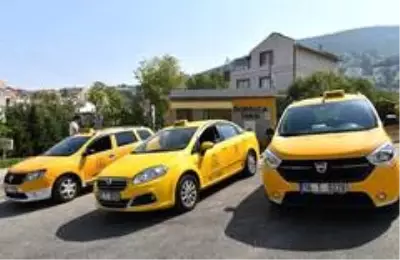 Osmangazi'de taksi duraklarını yenileniyor Osmangazi'de taksi duraklarını yenileniyor