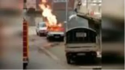 Park halindeki araçta çıkan yangın korku dolu anlar yaşattı Park halindeki araçta çıkan yangın korku dolu anlar yaşattı