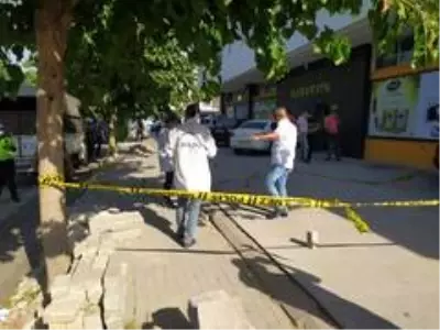 Polisin ayağını kıran saldırgan vurularak etkisiz hale getirildi Polisin ayağını kıran saldırgan vurularak etkisiz hale getirildi