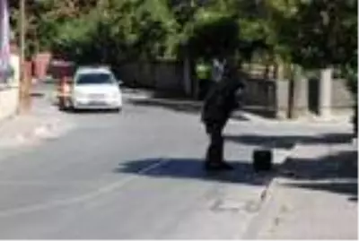 Poşetteki boya kutusu, bomba korkusu yaşattı Poşetteki boya kutusu, bomba korkusu yaşattı