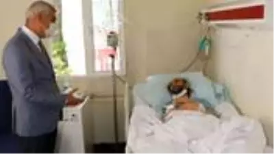 Murat Karaçanta, hastanede tedavi gören sanatçı Uğurtan Sayıner'i ziyaret etti Murat Karaçanta, hastanede tedavi gören sanatçı Uğurtan Sayıner'i ziyaret etti