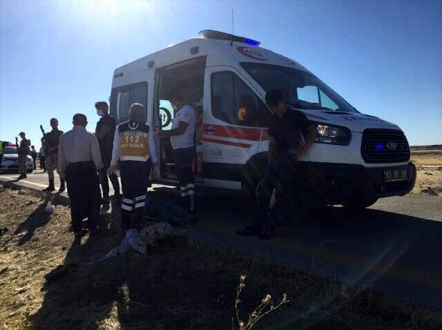 Şanlıurfa'da tarım işçilerini taşıyan minibüs devrildi: 20 yaralı Şanlıurfa'da tarım işçilerini taşıyan minibüs devrildi: 20 yaralı