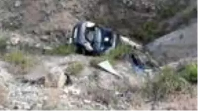 Şarampole devrilen araçtaki baba ile 7 çocuğu yaralandı, anneleri öldü Şarampole devrilen araçtaki baba ile 7 çocuğu yaralandı, anneleri öldü