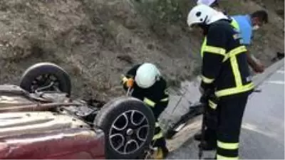 Takla atan otomobilin sürücüsü yaralandı Takla atan otomobilin sürücüsü yaralandı