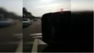 TEM Otoyolunda bariyerlere çarparak metrelerce sürüklenen araç hurdaya döndü TEM Otoyolunda bariyerlere çarparak metrelerce sürüklenen araç hurdaya döndü