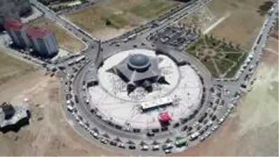 Türkiye'nin ilk Ay Yıldız camisi cuma namazıyla ibadete açıldı Türkiye'nin ilk Ay Yıldız camisi cuma namazıyla ibadete açıldı