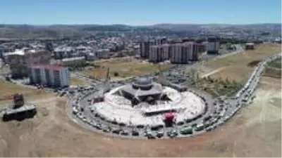 Türkiye'nin ilk Ay Yıldız camisi cuma namazıyla ibadete açıldı Türkiye'nin ilk Ay Yıldız camisi cuma namazıyla ibadete açıldı