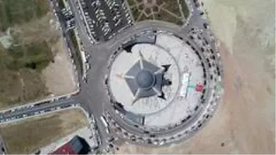 Türkiye'nin ilk Ay Yıldız camisi cuma namazıyla ibadete açıldı Türkiye'nin ilk Ay Yıldız camisi cuma namazıyla ibadete açıldı