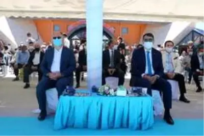 Türkiye'nin ilk Ay Yıldız camisi cuma namazıyla ibadete açıldı Türkiye'nin ilk Ay Yıldız camisi cuma namazıyla ibadete açıldı