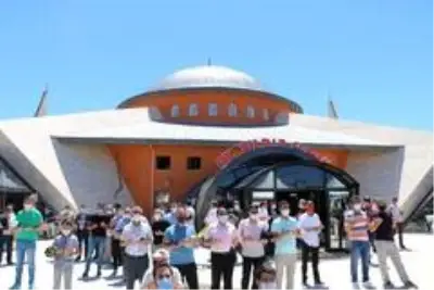 Türkiye'nin ilk Ay Yıldız camisi cuma namazıyla ibadete açıldı Türkiye'nin ilk Ay Yıldız camisi cuma namazıyla ibadete açıldı